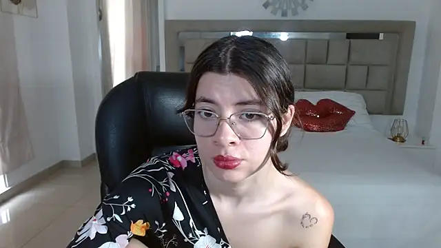 zoecruzz online show from November 2025 03:22:02 PM