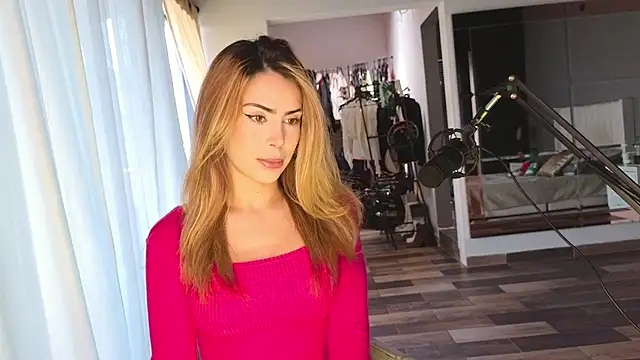 Snapshot of greyslopez chatting on December 2025 04:13:02 PM greyslopez online show from December 2025 04:13:02 PM