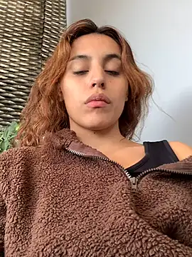 Snapshot of Katee_Jones chatting on December 2024 07:31:02 PM Katee Jones online show from December 2024 07:31:02 PM