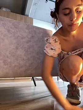 Snapshot of Katee_Jones chatting on October 2025 09:04:02 PM Katee Jones online show from October 2025 09:04:02 PM