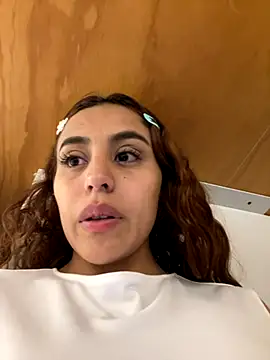 Snapshot of Katee_Jones chatting on November 2025 12:35:02 AM Katee Jones online show from November 2025 12:35:02 AM