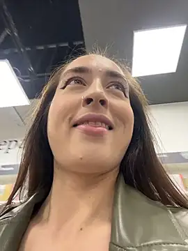 Holly Play online show from October 2025 10:11:02 AM