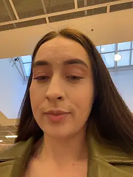 Holly Play online show from November 2025 12:05:02 PM