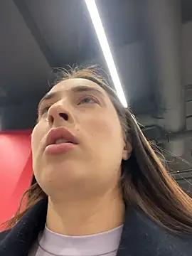 Holly Play online show from November 2025 12:11:02 PM