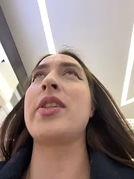 Holly Play online show from December 2025 12:23:02 PM