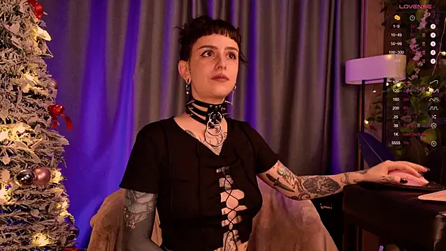 Snapshot of MichaellaMoon chatting on December 2024 02:49:02 AM MichaellaMoon online show from December 2024 02:49:02 AM