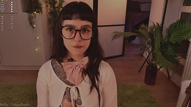 Snapshot of MichaellaMoon chatting on November 2025 04:39:01 PM MichaellaMoon online show from November 2025 04:39:01 PM