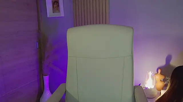 Snapshot of Alessia-miller_ chatting on January 2025 09:05:01 PM Alessia-miller online show from January 2025 09:05:01 PM