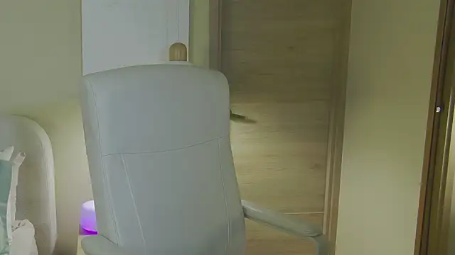 Snapshot of Alessia-miller_ chatting on February 2026 11:10:02 PM Alessia-miller online show from February 2026 11:10:02 PM