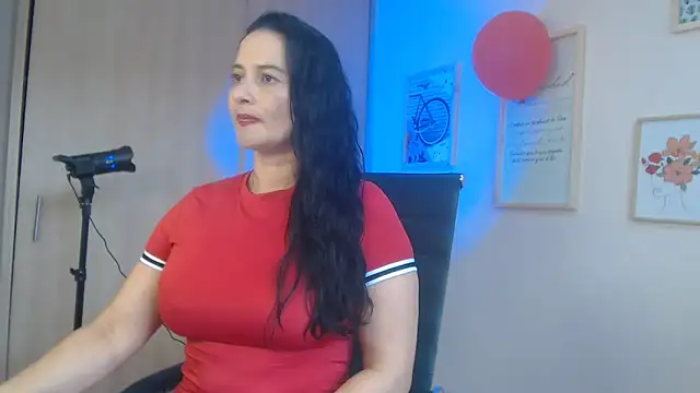 lucy diiaz online show from February 2025 08:22:02 PM