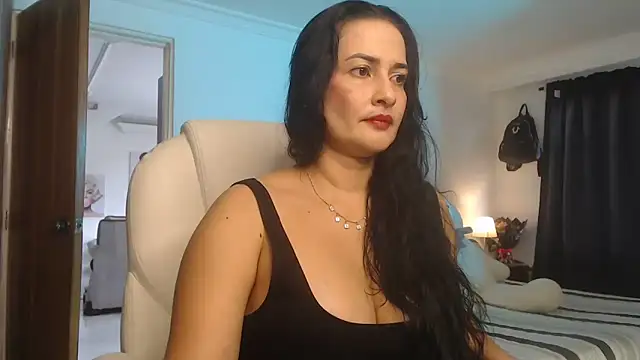 lucy diiaz online show from September 2025 08:10:01 PM