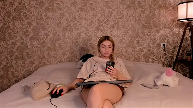 Ella Milla online show from March 2025 10:09:01 AM