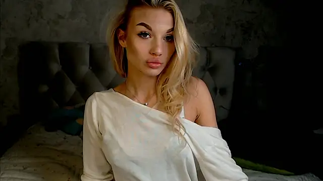 Ella Milla online show from March 2026 09:04:02 PM