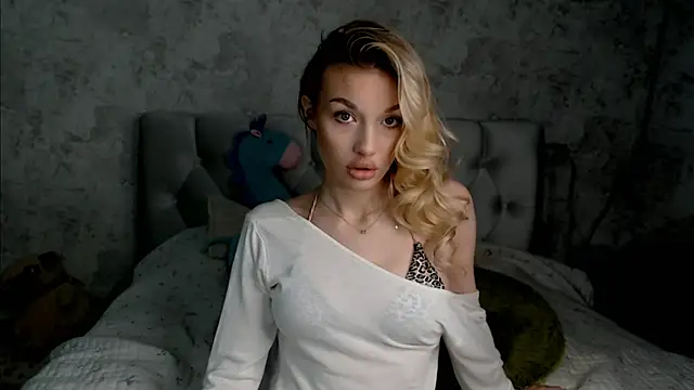 Ella Milla online show from June 2026 02:12:02 PM
