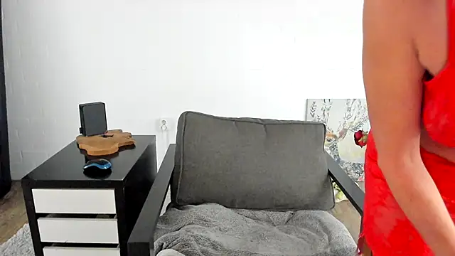 Snapshot of MendiPetite chatting on October 2025 08:48:01 AM MendiPetite online show from October 2025 08:48:01 AM