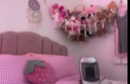 Snapshot of pinkie_piexx chatting on February 2025 03:15:02 PM pinkie piexx online show from February 2025 03:15:02 PM