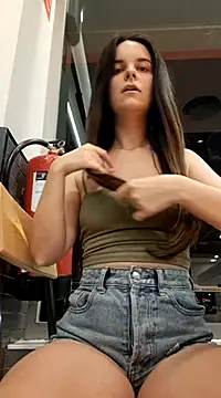 RaonXO online show from January 2025 06:36:02 PM