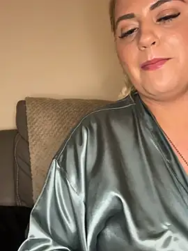 Snapshot of Blondiee3088 chatting on February 2025 08:14:02 PM Blondiee3088 online show from February 2025 08:14:02 PM