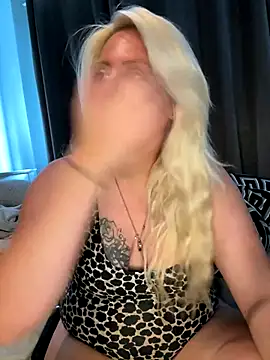 Snapshot of Blondiee3088 chatting on October 2025 11:17:01 AM Blondiee3088 online show from October 2025 11:17:01 AM