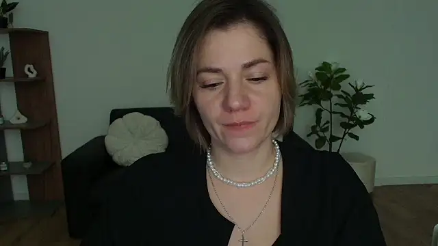 Snapshot of MariaSttone chatting on December 2024 03:54:02 PM MariaSttone online show from December 2024 03:54:02 PM