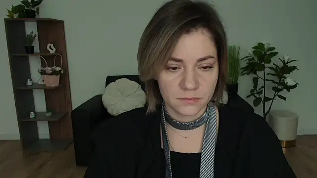 Snapshot of MariaSttone chatting on December 2024 08:51:01 AM MariaSttone online show from December 2024 08:51:01 AM