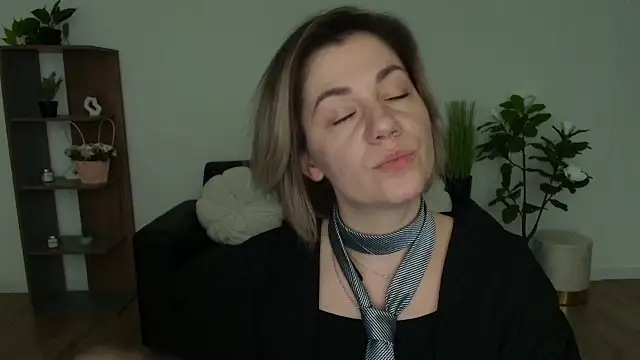 Snapshot of MariaSttone chatting on December 2024 11:54:01 AM MariaSttone online show from December 2024 11:54:01 AM