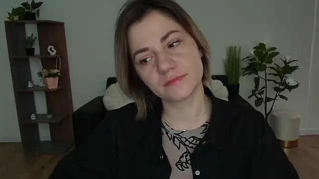 Snapshot of MariaSttone chatting on December 2024 10:55:02 AM MariaSttone online show from December 2024 10:55:02 AM