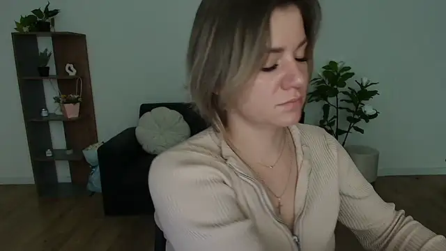 Snapshot of MariaSttone chatting on December 2024 03:33:02 PM MariaSttone online show from December 2024 03:33:02 PM