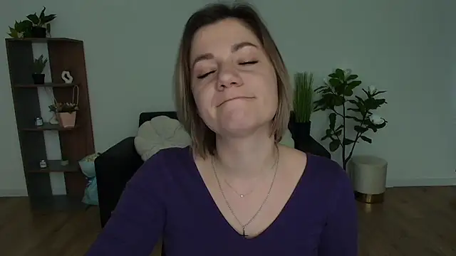 Snapshot of MariaSttone chatting on December 2024 07:57:01 AM MariaSttone online show from December 2024 07:57:01 AM