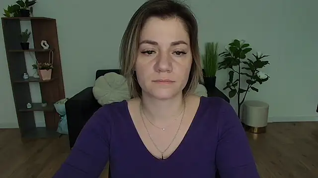 Snapshot of MariaSttone chatting on December 2024 01:19:02 PM MariaSttone online show from December 2024 01:19:02 PM