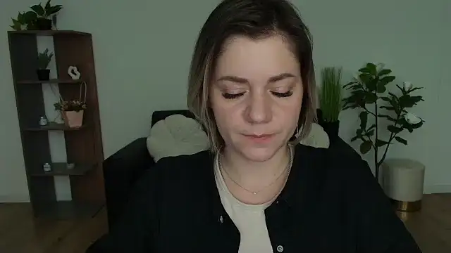 Snapshot of MariaSttone chatting on December 2024 02:16:02 PM MariaSttone online show from December 2024 02:16:02 PM