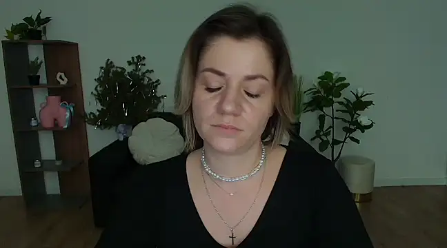 Snapshot of MariaSttone chatting on January 2025 02:13:01 PM MariaSttone online show from January 2025 02:13:01 PM