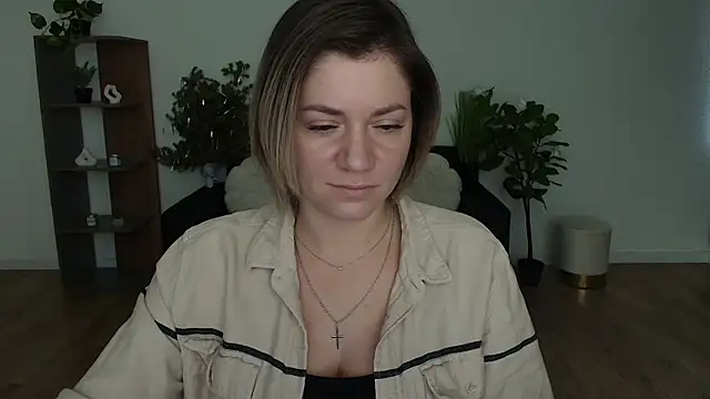 Snapshot of MariaSttone chatting on January 2025 01:04:02 PM MariaSttone online show from January 2025 01:04:02 PM