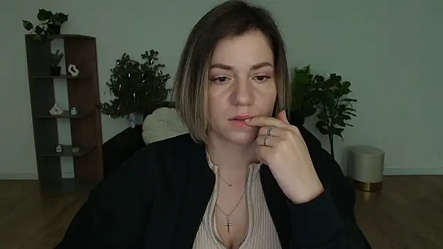 Snapshot of MariaSttone chatting on January 2025 05:06:01 PM MariaSttone online show from January 2025 05:06:01 PM