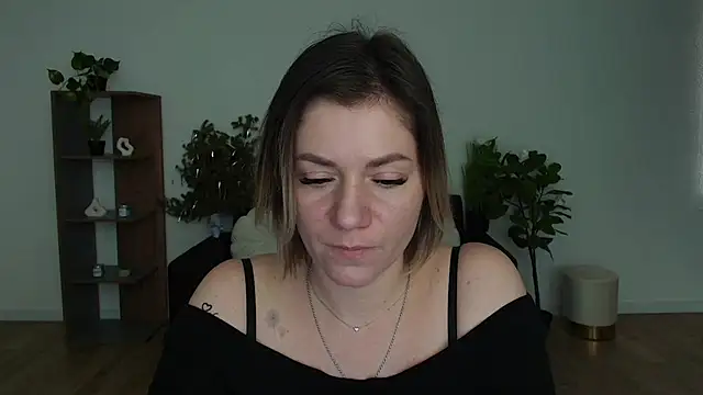 Snapshot of MariaSttone chatting on February 2025 02:34:02 PM MariaSttone online show from February 2025 02:34:02 PM