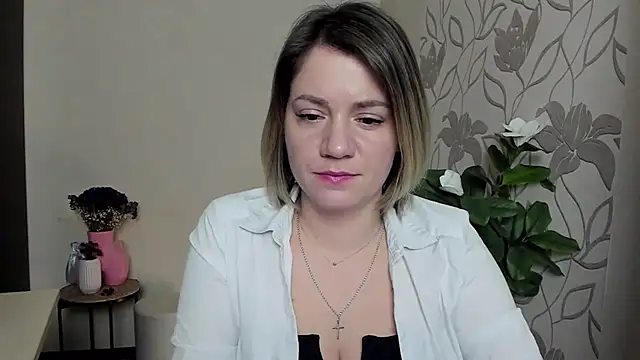 Snapshot of MariaSttone chatting on February 2025 03:05:02 PM MariaSttone online show from February 2025 03:05:02 PM