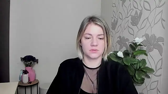 Snapshot of MariaSttone chatting on March 2025 09:10:02 AM MariaSttone online show from March 2025 09:10:02 AM