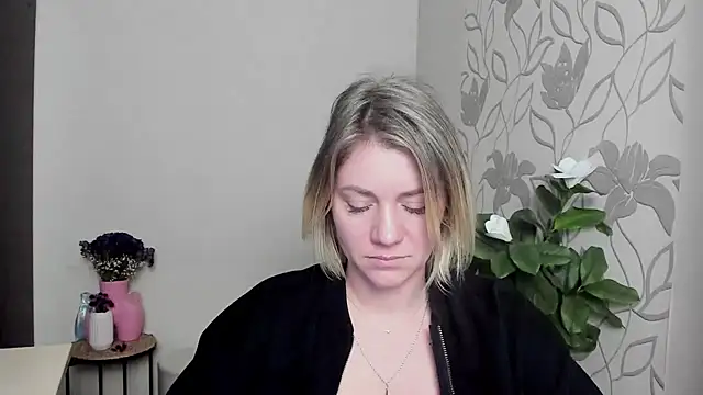 Snapshot of MariaSttone chatting on March 2025 02:05:02 PM MariaSttone online show from March 2025 02:05:02 PM