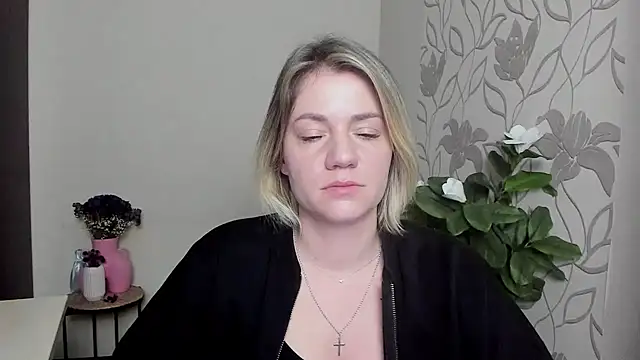 Snapshot of MariaSttone chatting on March 2025 07:29:02 PM MariaSttone online show from March 2025 07:29:02 PM