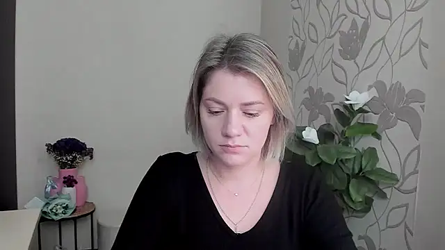 Snapshot of MariaSttone chatting on March 2025 12:18:02 PM MariaSttone online show from March 2025 12:18:02 PM