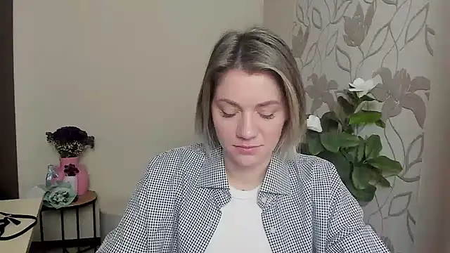 Snapshot of MariaSttone chatting on March 2025 08:15:02 AM MariaSttone online show from March 2025 08:15:02 AM