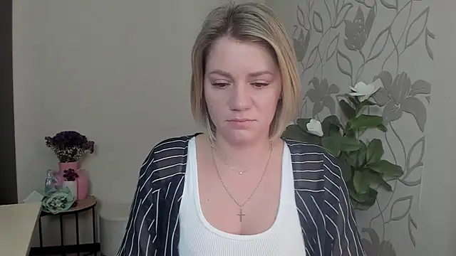 Snapshot of MariaSttone chatting on March 2025 02:40:01 PM MariaSttone online show from March 2025 02:40:01 PM