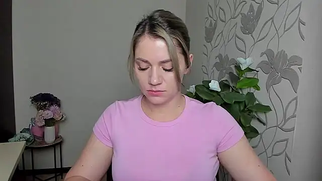 Snapshot of MariaSttone chatting on September 2025 04:17:01 PM MariaSttone online show from September 2025 04:17:01 PM