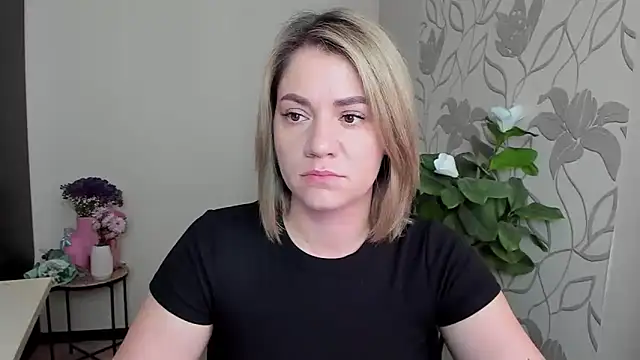 Snapshot of MariaSttone chatting on September 2025 11:44:02 AM MariaSttone online show from September 2025 11:44:02 AM