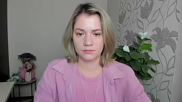 Snapshot of MariaSttone chatting on September 2025 01:47:02 PM MariaSttone online show from September 2025 01:47:02 PM