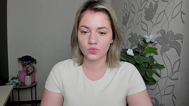 Snapshot of MariaSttone chatting on September 2025 10:42:02 AM MariaSttone online show from September 2025 10:42:02 AM