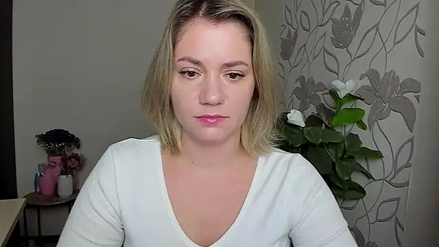 Snapshot of MariaSttone chatting on October 2025 02:14:01 PM MariaSttone online show from October 2025 02:14:01 PM