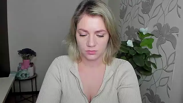 Snapshot of MariaSttone chatting on October 2025 03:31:02 PM MariaSttone online show from October 2025 03:31:02 PM