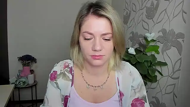 Snapshot of MariaSttone chatting on October 2025 08:57:01 AM MariaSttone online show from October 2025 08:57:01 AM