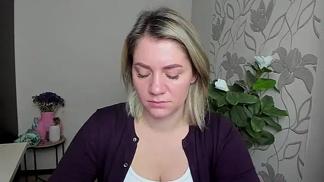 Snapshot of MariaSttone chatting on October 2025 10:49:01 AM MariaSttone online show from October 2025 10:49:01 AM